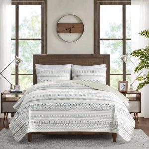 Madison Park Full/ Queen Levi Printed Seersucker Comforter with Throw Pillows.